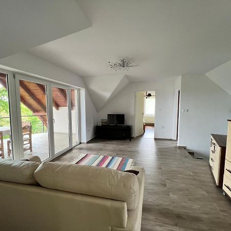 'New' Sunkissed Villa On The Old Hill บาลาโตนัลมาดี ภายนอก รูปภาพ