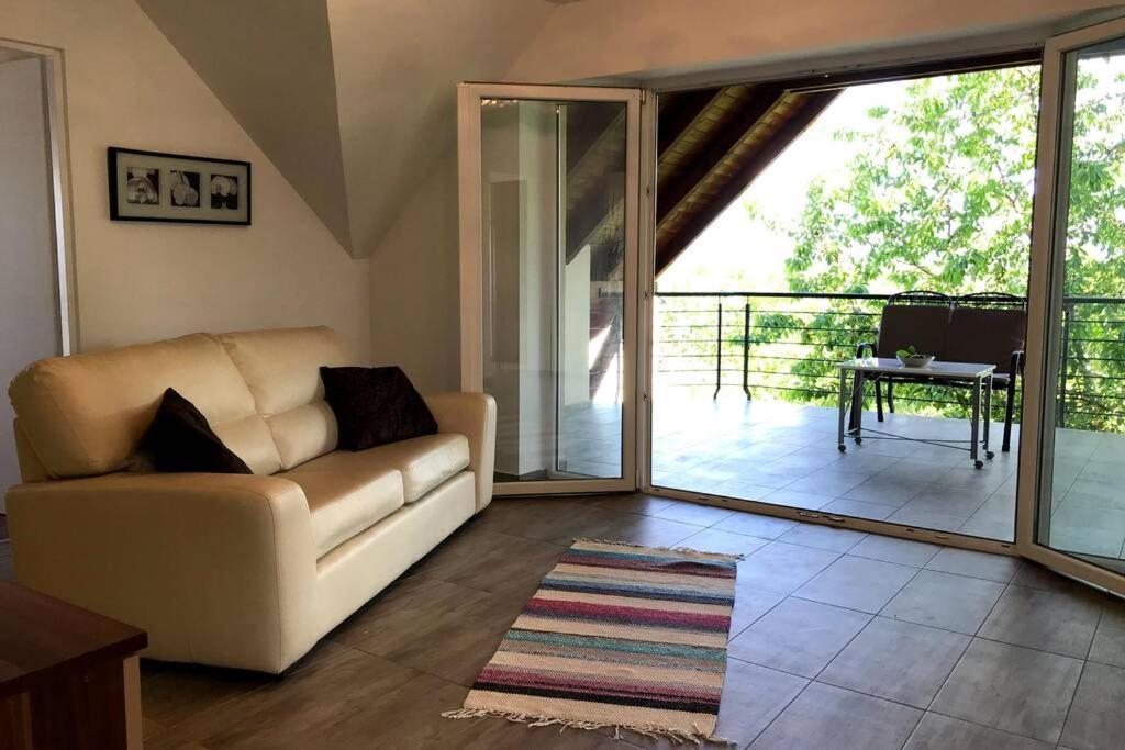 'New' Sunkissed Villa On The Old Hill บาลาโตนัลมาดี ภายนอก รูปภาพ